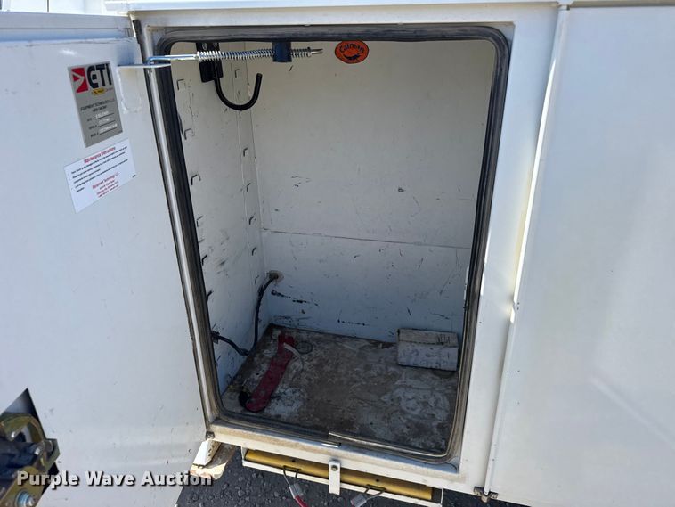 image for item FB7202 2020 Chevrolet 6500HD bucket truck