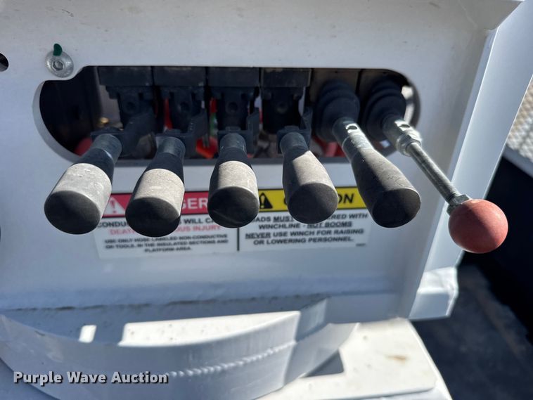 image for item FB7202 2020 Chevrolet 6500HD bucket truck