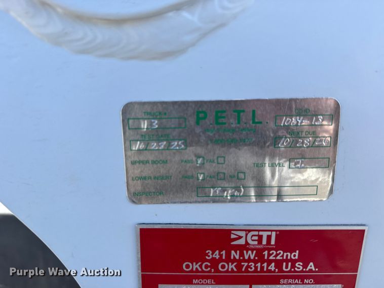 image for item FB7202 2020 Chevrolet 6500HD bucket truck