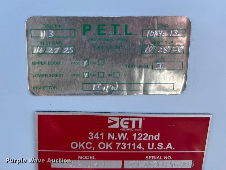 image for item FB7202 2020 Chevrolet 6500HD bucket truck