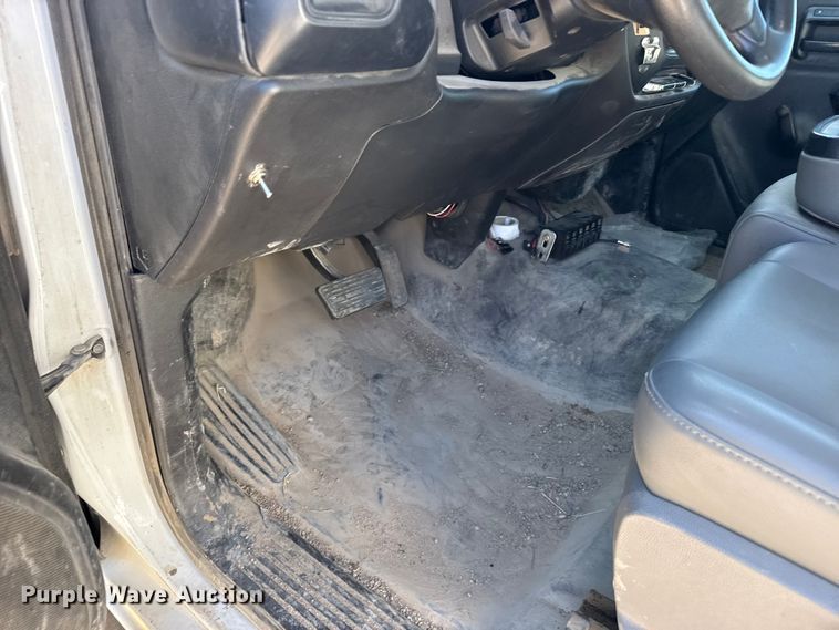 image for item FB7202 2020 Chevrolet 6500HD bucket truck