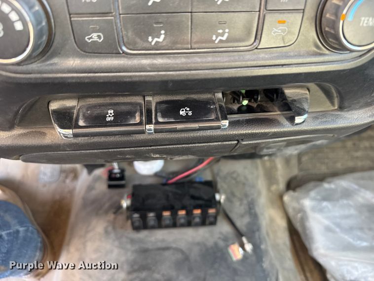 image for item FB7202 2020 Chevrolet 6500HD bucket truck