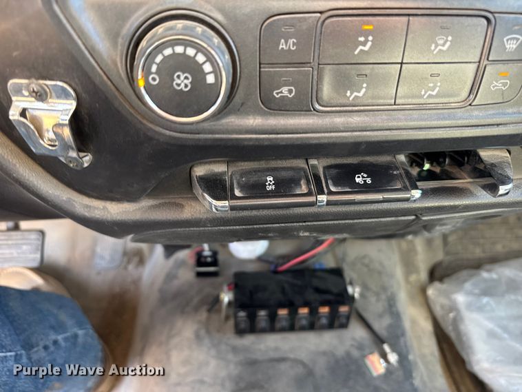 image for item FB7202 2020 Chevrolet 6500HD bucket truck