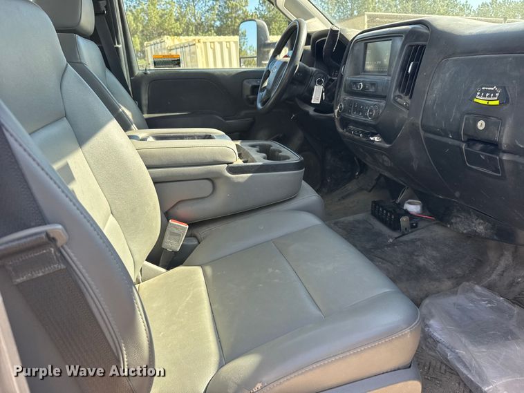 image for item FB7202 2020 Chevrolet 6500HD bucket truck