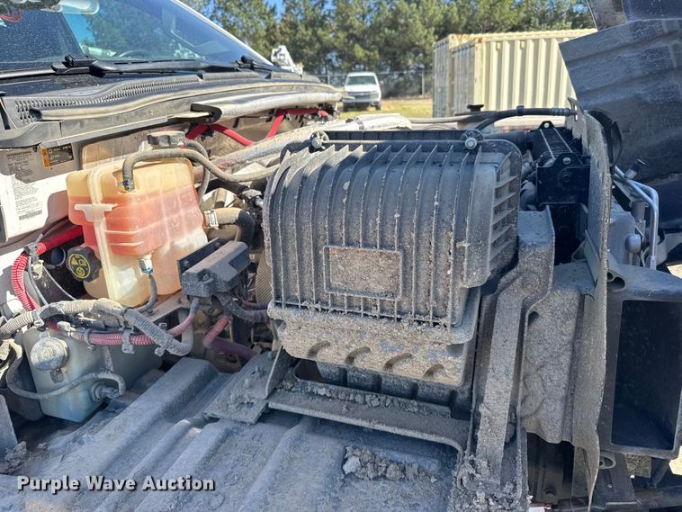 image for item FB7202 2020 Chevrolet 6500HD bucket truck