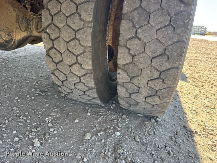 image for item FB7202 2020 Chevrolet 6500HD bucket truck