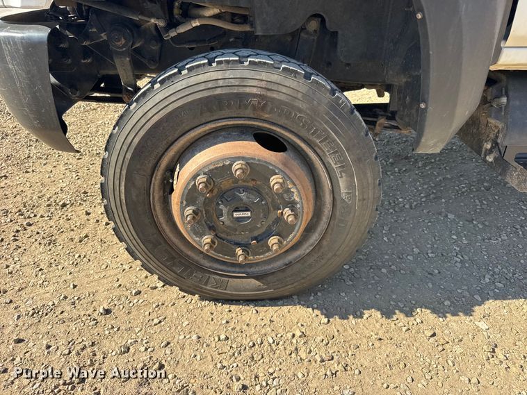 image for item FB7202 2020 Chevrolet 6500HD bucket truck