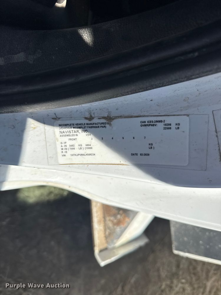 image for item FB7202 2020 Chevrolet 6500HD bucket truck