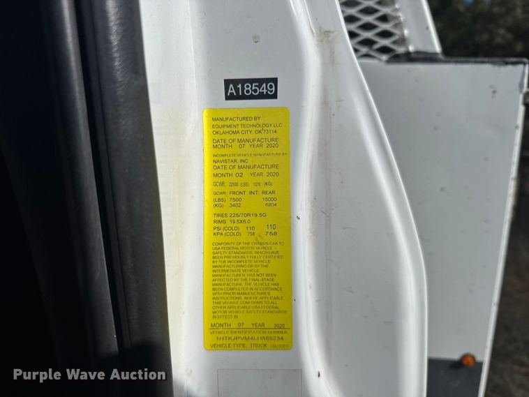 image for item FB7202 2020 Chevrolet 6500HD bucket truck