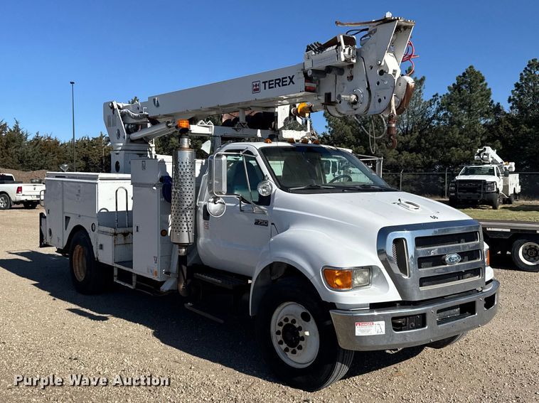 image for item FB7204 2009 Ford F-750 digger derrick truck