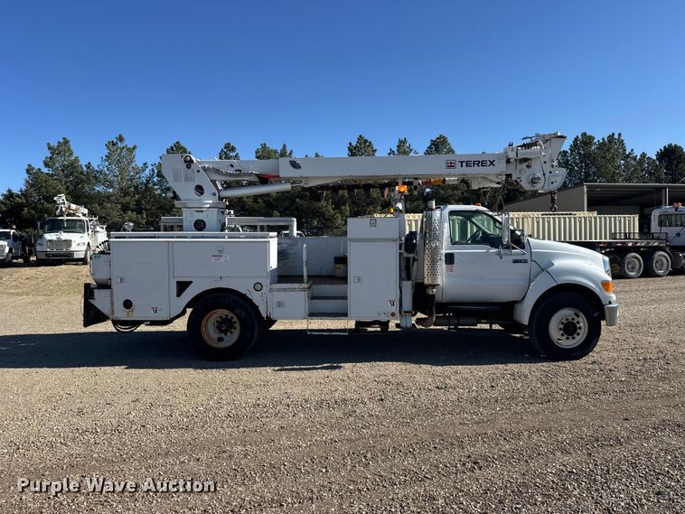 image for item FB7204 2009 Ford F-750 digger derrick truck