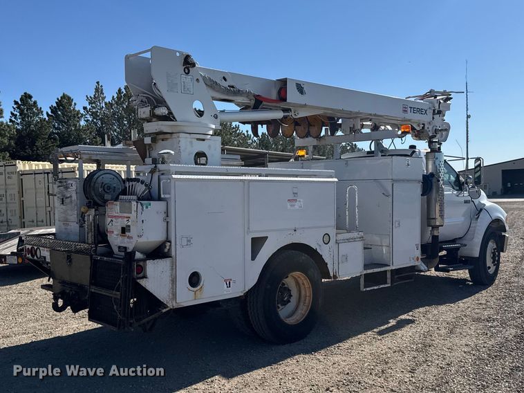 image for item FB7204 2009 Ford F-750 digger derrick truck