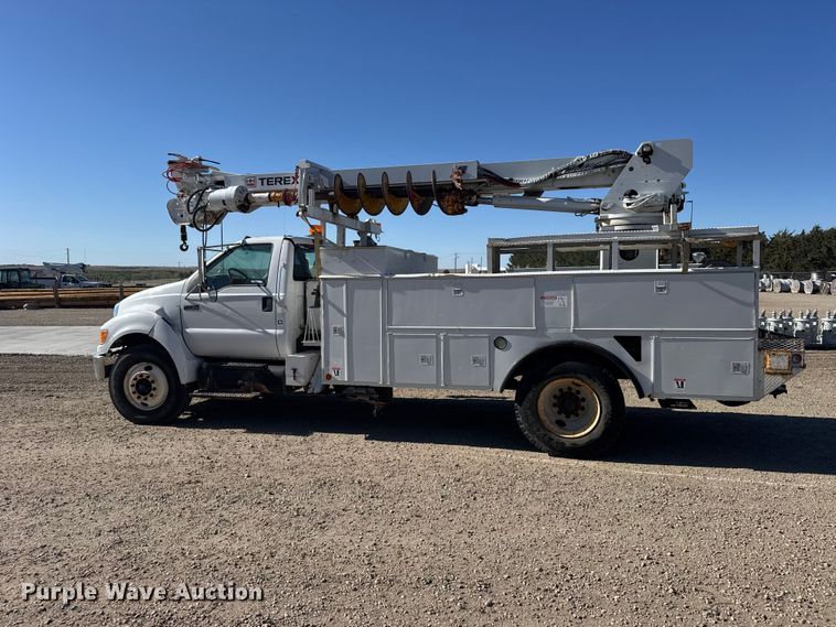 image for item FB7204 2009 Ford F-750 digger derrick truck