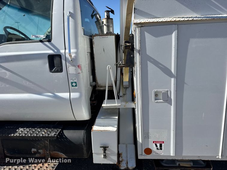 image for item FB7204 2009 Ford F-750 digger derrick truck