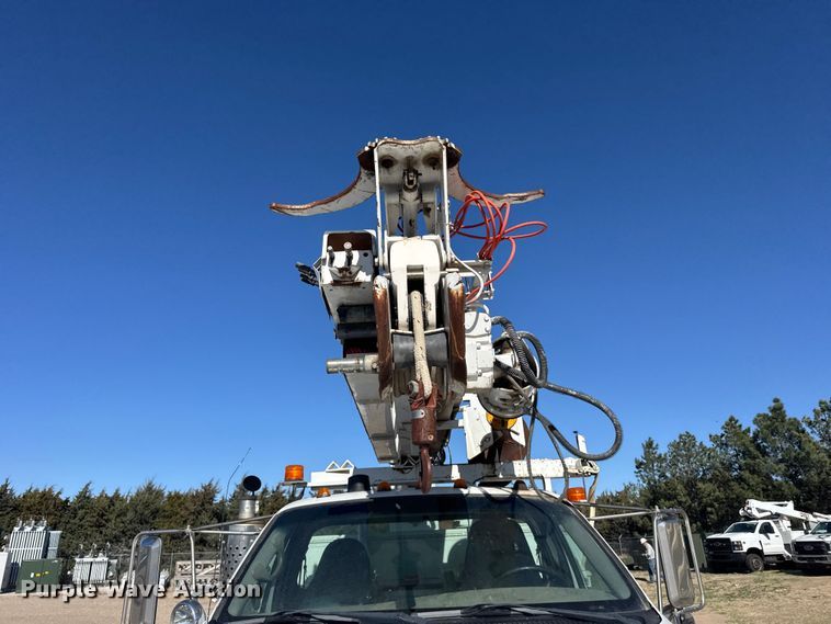 image for item FB7204 2009 Ford F-750 digger derrick truck