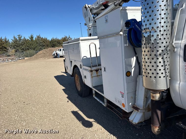 image for item FB7204 2009 Ford F-750 digger derrick truck