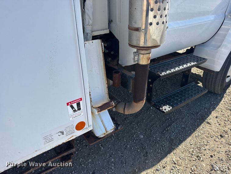 image for item FB7204 2009 Ford F-750 digger derrick truck