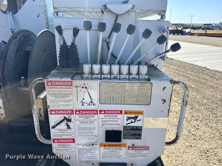 image for item FB7204 2009 Ford F-750 digger derrick truck