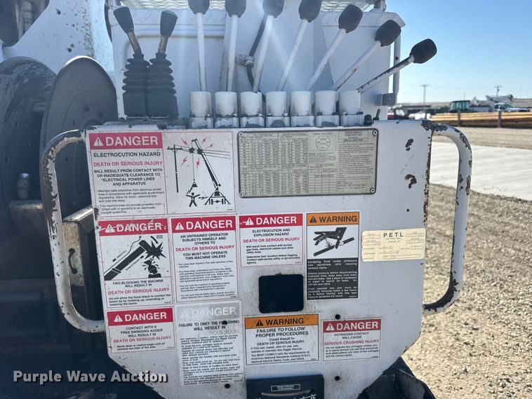 image for item FB7204 2009 Ford F-750 digger derrick truck