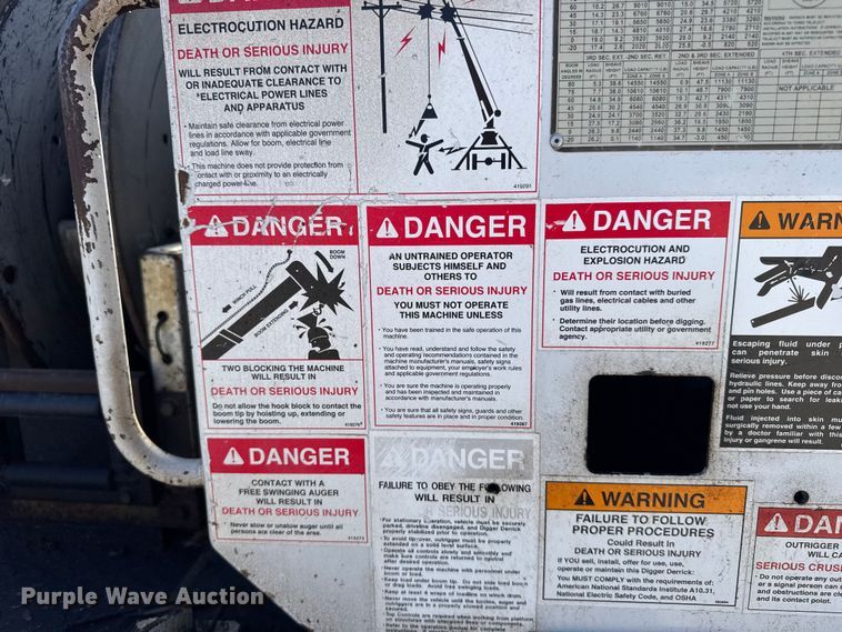 image for item FB7204 2009 Ford F-750 digger derrick truck