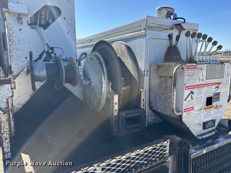 image for item FB7204 2009 Ford F-750 digger derrick truck