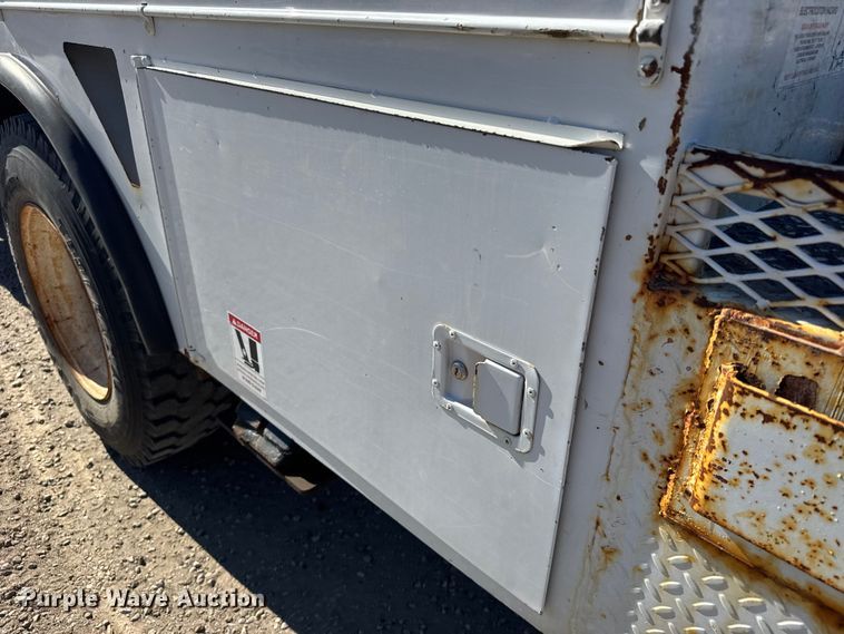 image for item FB7204 2009 Ford F-750 digger derrick truck