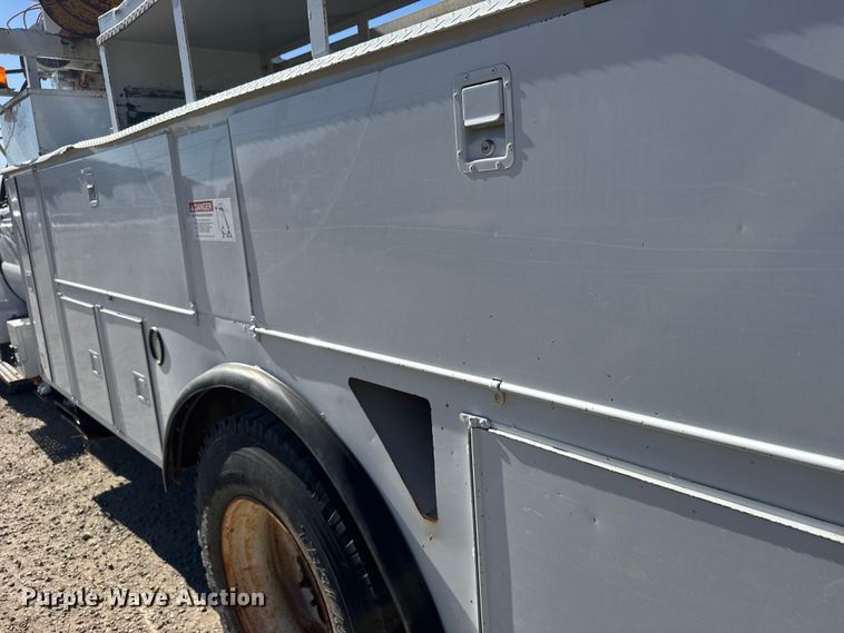 image for item FB7204 2009 Ford F-750 digger derrick truck