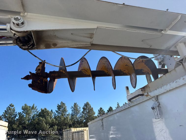 image for item FB7204 2009 Ford F-750 digger derrick truck