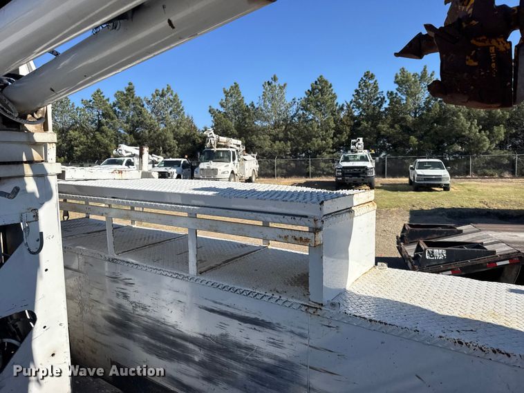 image for item FB7204 2009 Ford F-750 digger derrick truck