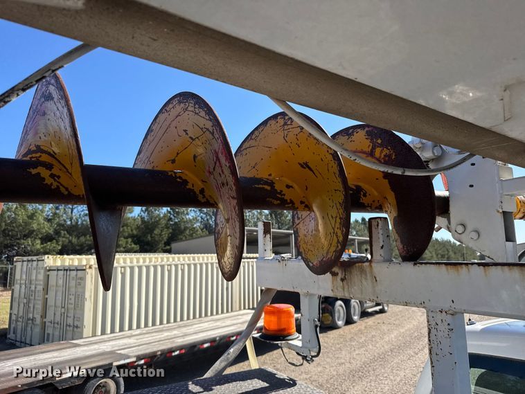 image for item FB7204 2009 Ford F-750 digger derrick truck