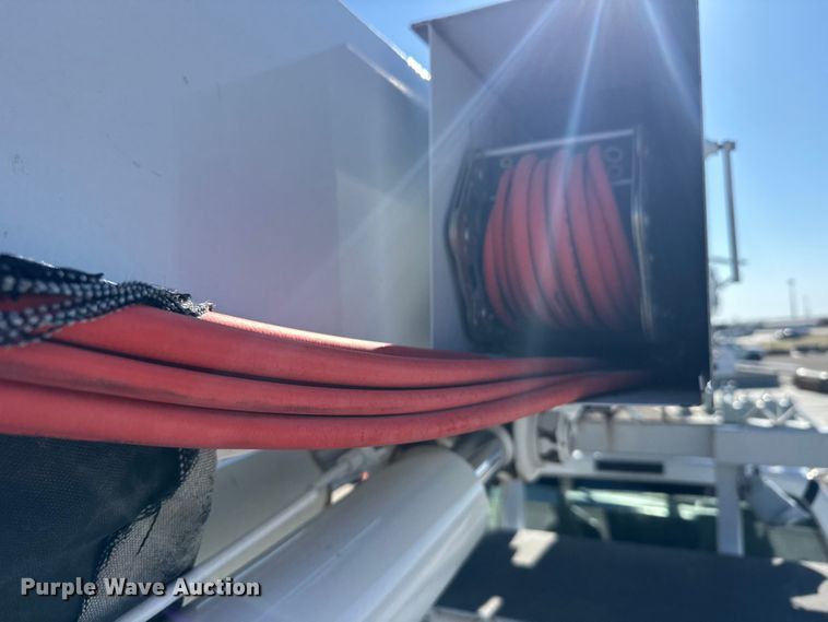 image for item FB7204 2009 Ford F-750 digger derrick truck