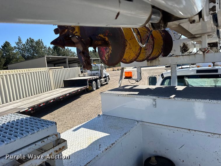 image for item FB7204 2009 Ford F-750 digger derrick truck