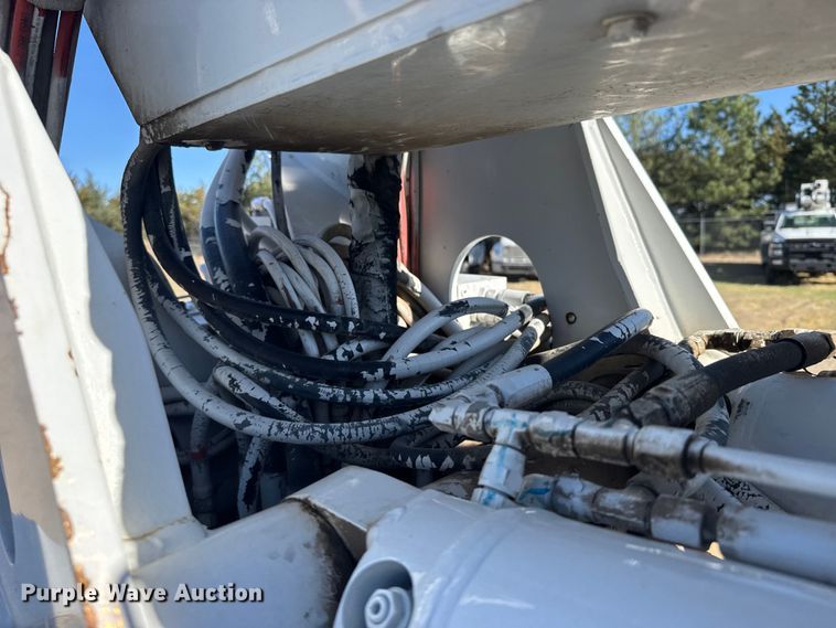 image for item FB7204 2009 Ford F-750 digger derrick truck