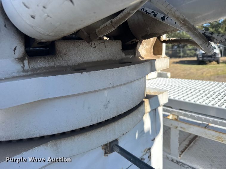 image for item FB7204 2009 Ford F-750 digger derrick truck