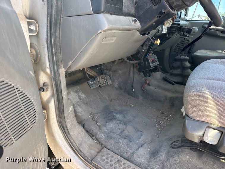 image for item FB7204 2009 Ford F-750 digger derrick truck