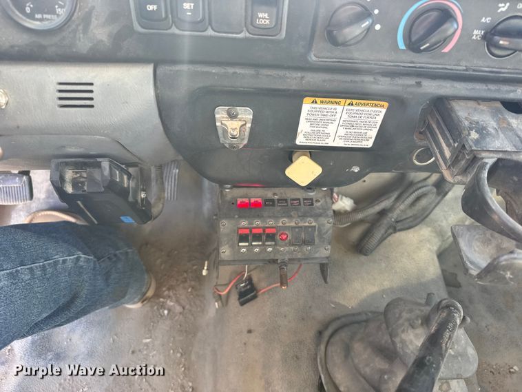 image for item FB7204 2009 Ford F-750 digger derrick truck