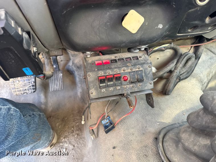 image for item FB7204 2009 Ford F-750 digger derrick truck