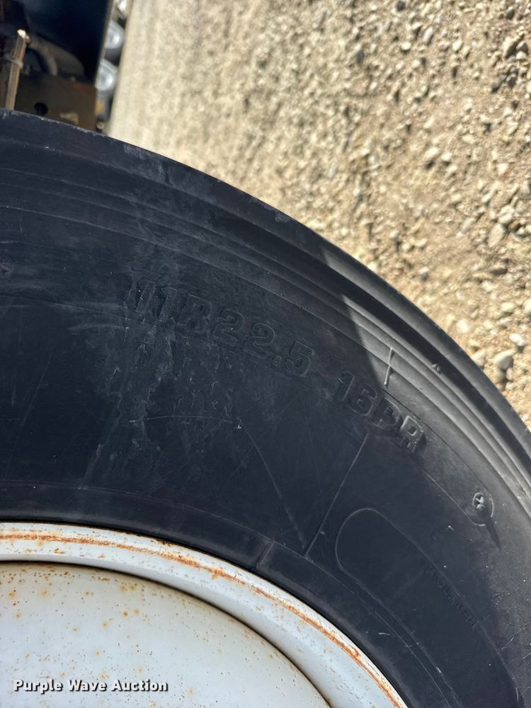 image for item FB7204 2009 Ford F-750 digger derrick truck