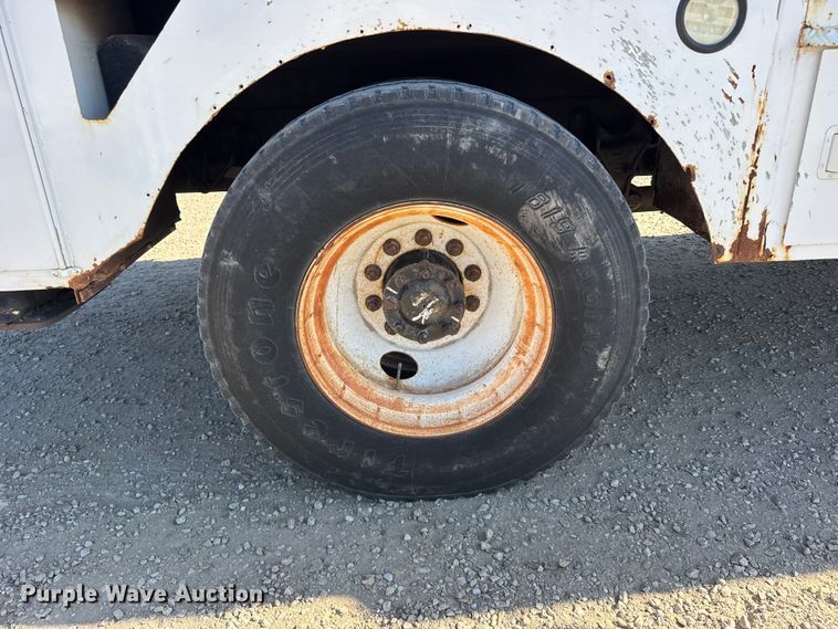 image for item FB7204 2009 Ford F-750 digger derrick truck