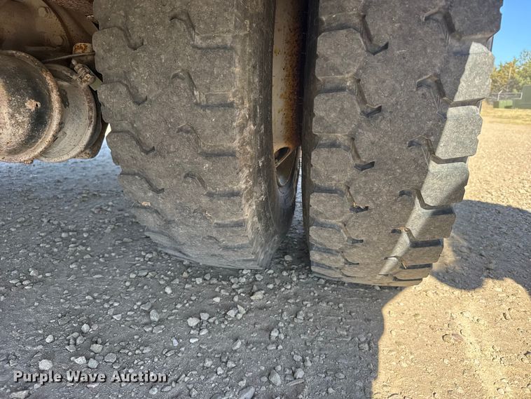 image for item FB7204 2009 Ford F-750 digger derrick truck