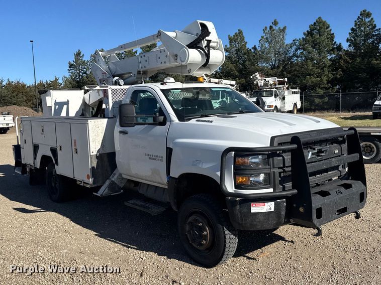 image for item FB7205 2020 Chevrolet 6500HD bucket truck