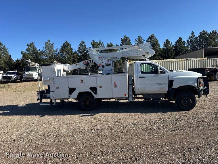image for item FB7205 2020 Chevrolet 6500HD bucket truck