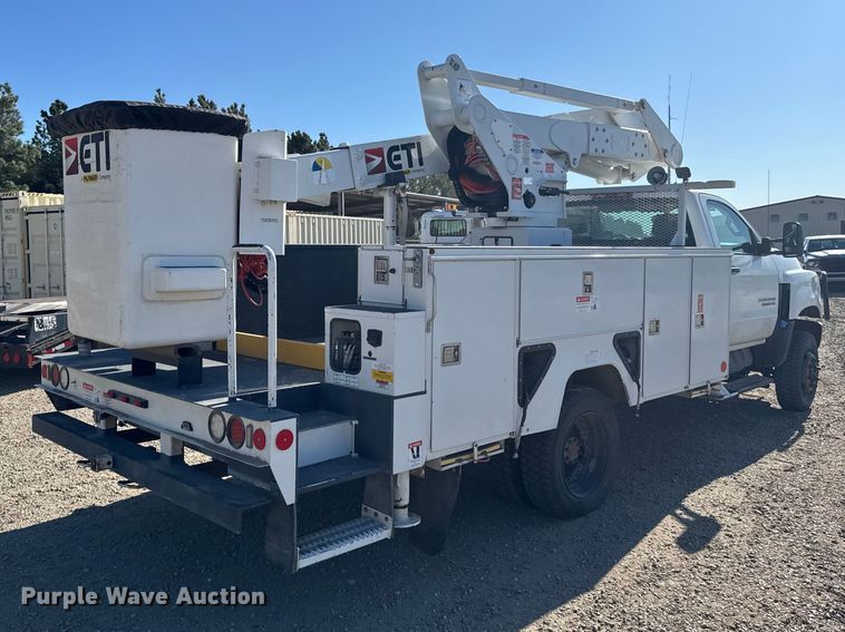 image for item FB7205 2020 Chevrolet 6500HD bucket truck
