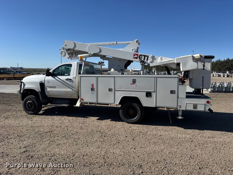 image for item FB7205 2020 Chevrolet 6500HD bucket truck