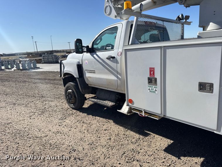 image for item FB7205 2020 Chevrolet 6500HD bucket truck