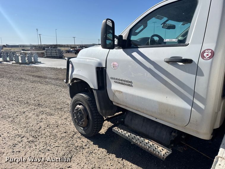 image for item FB7205 2020 Chevrolet 6500HD bucket truck