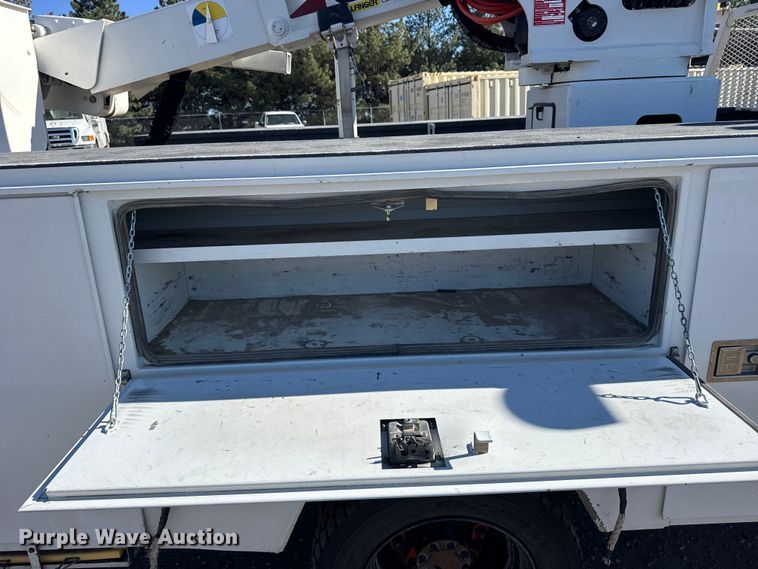 image for item FB7205 2020 Chevrolet 6500HD bucket truck