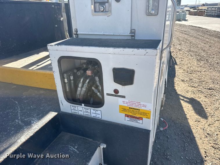 image for item FB7205 2020 Chevrolet 6500HD bucket truck