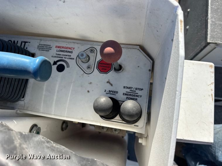 image for item FB7205 2020 Chevrolet 6500HD bucket truck