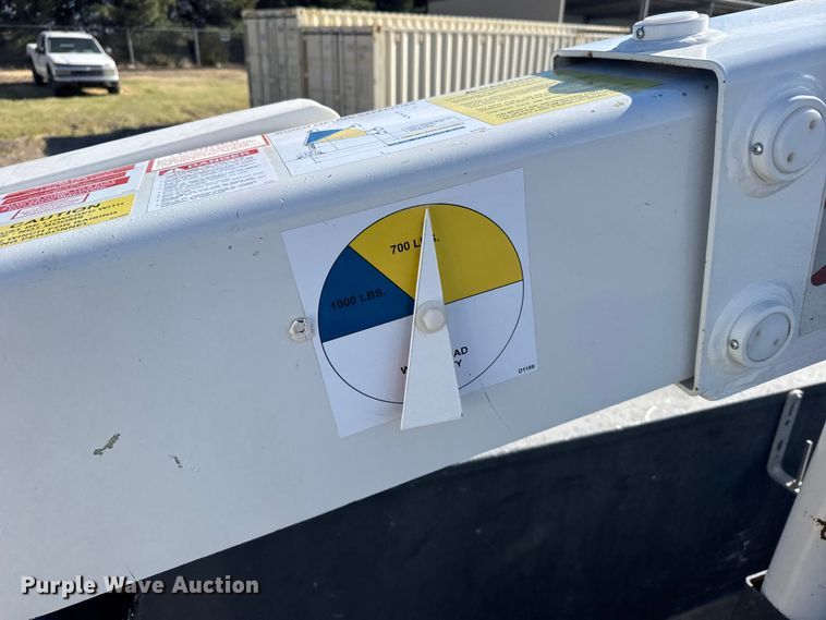 image for item FB7205 2020 Chevrolet 6500HD bucket truck